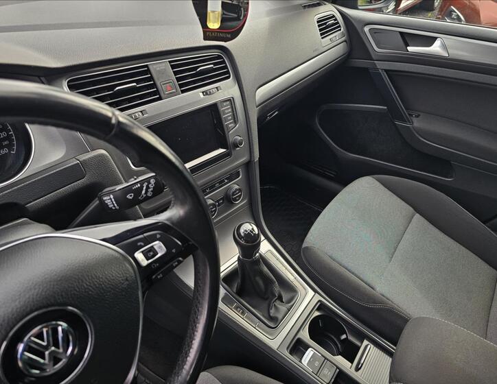 Volkswagen Golf 12
