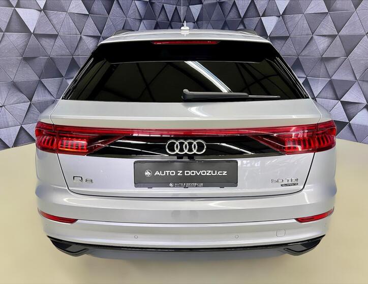 Audi Q8 6