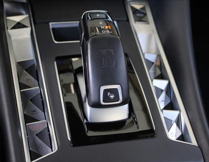 DS Automobiles DS9 17