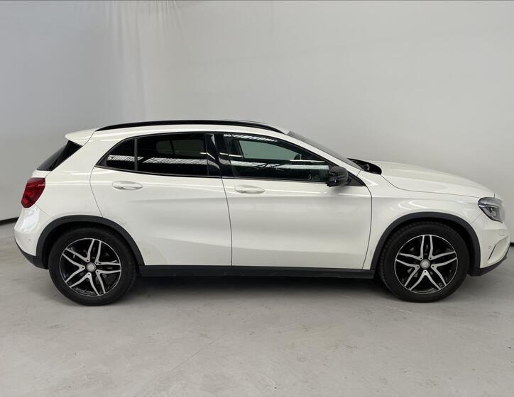 Mercedes-Benz GLA 3