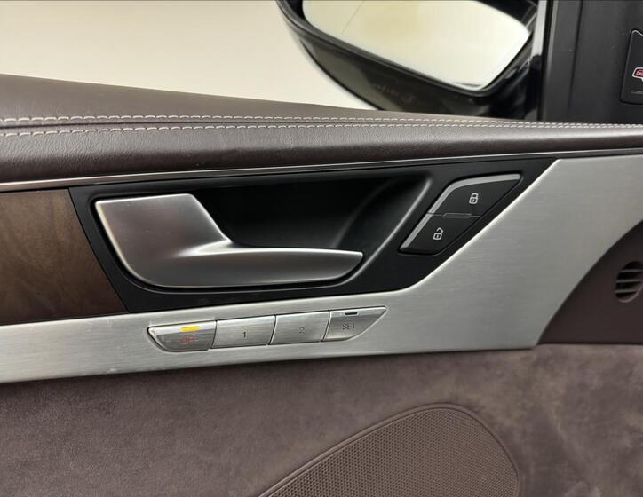 Audi A8 42