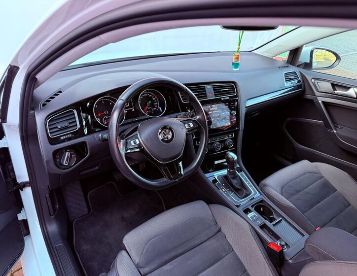 Volkswagen Golf 16