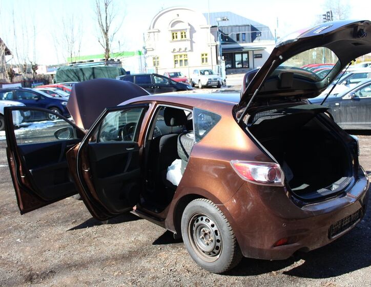 Mazda 3 8