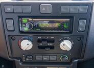 Land Rover Defender 21