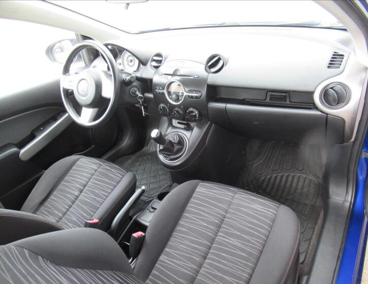 Mazda 2 18