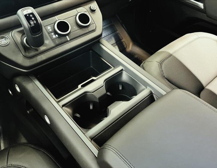 Land Rover Defender 14