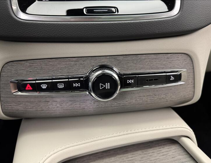 Volvo XC90 25