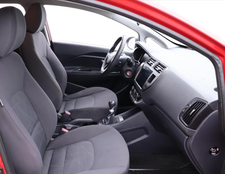 KIA Rio 11