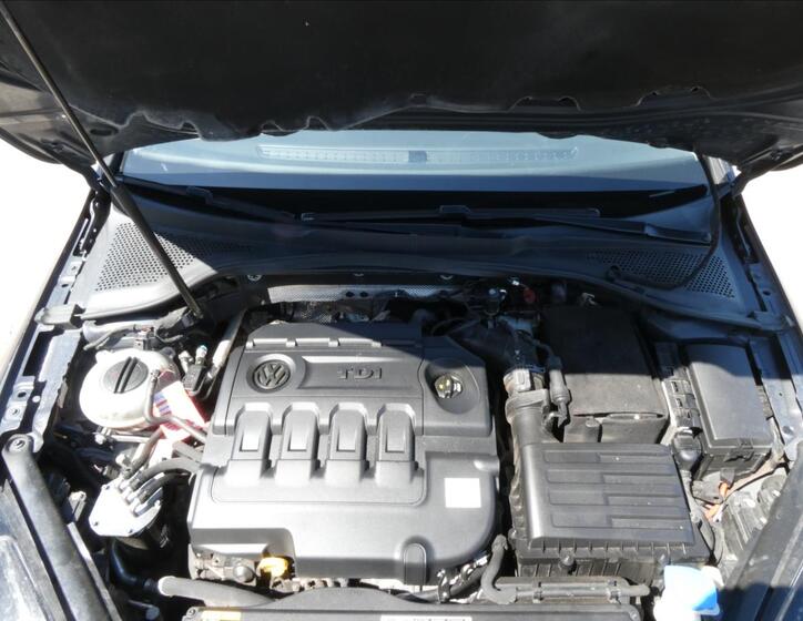 Volkswagen Golf 82
