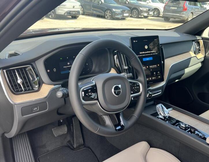 Volvo XC60 8
