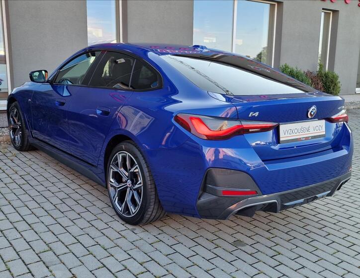 BMW i4 8