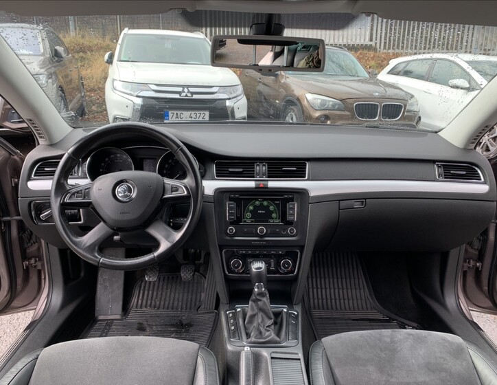 Škoda Superb 9