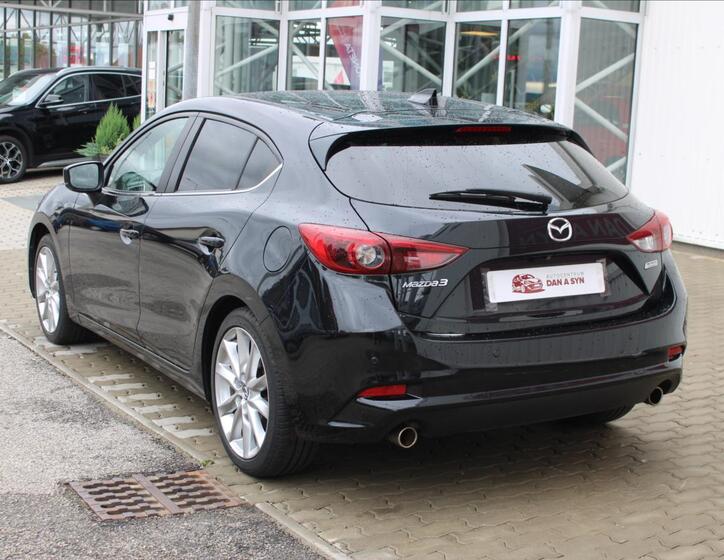 Mazda 3 4
