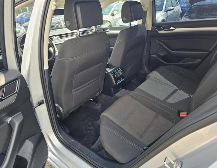 Volkswagen Passat 25