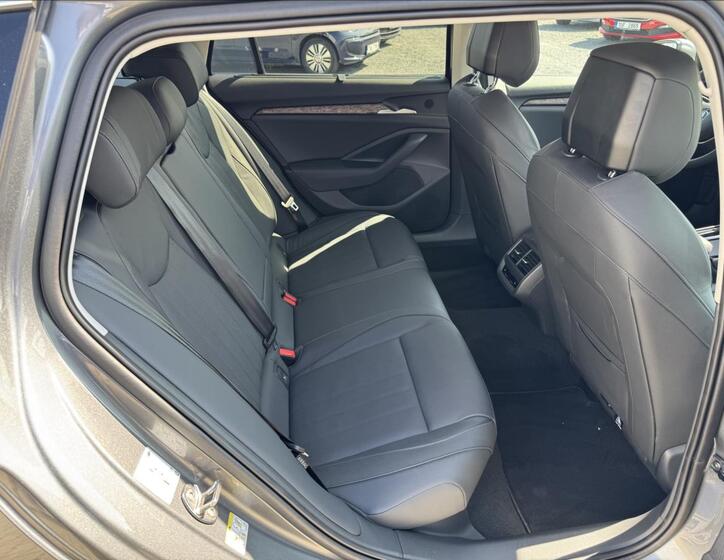 Škoda Superb 11