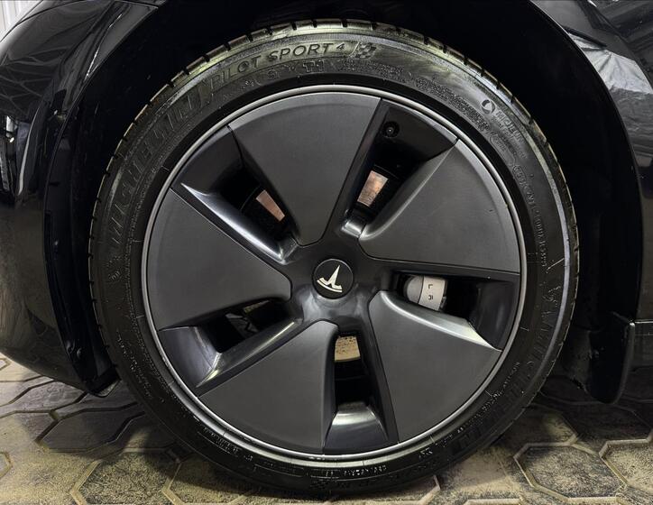 Tesla Model 3 35