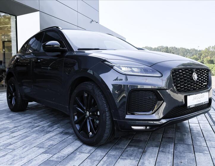 Jaguar E-Pace 9