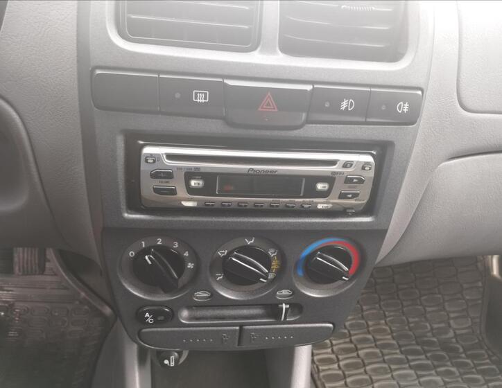 Hyundai Accent 12