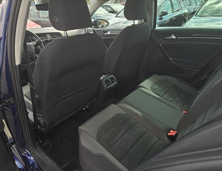 Volkswagen Golf 24