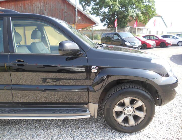 Toyota Land Cruiser 4