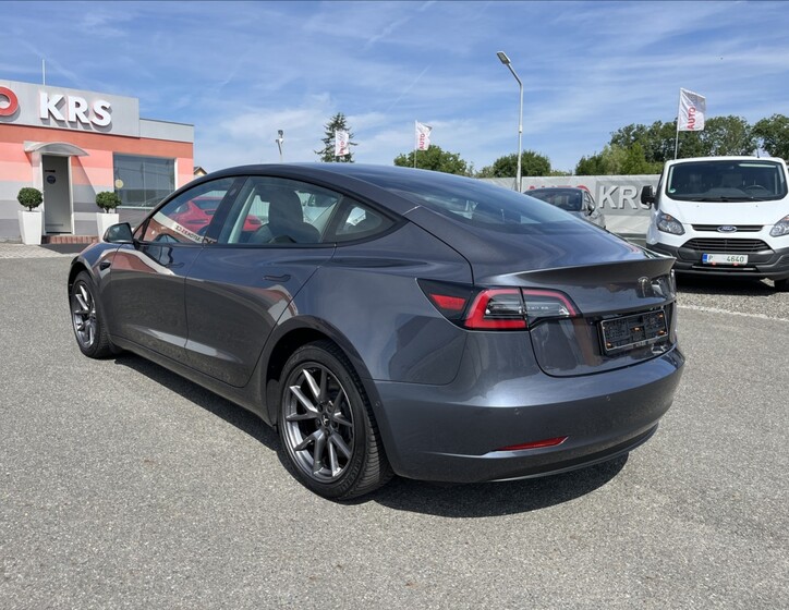 Tesla Model 3 7