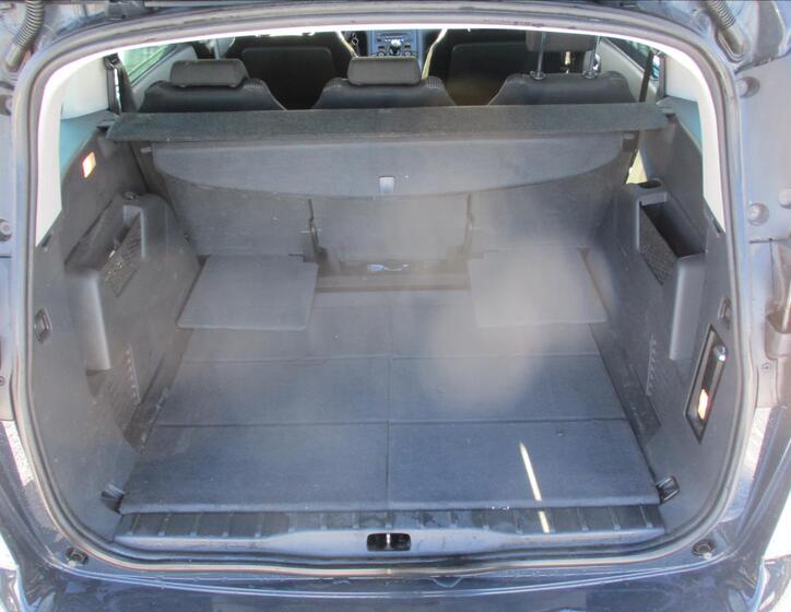 Peugeot 5008 10