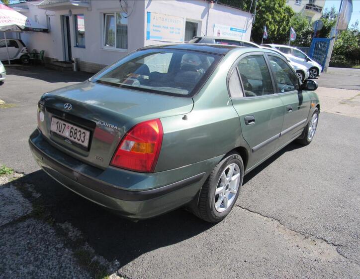 Hyundai Elantra 6