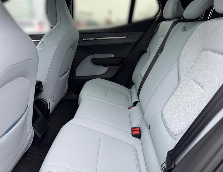 Volvo EX30 11