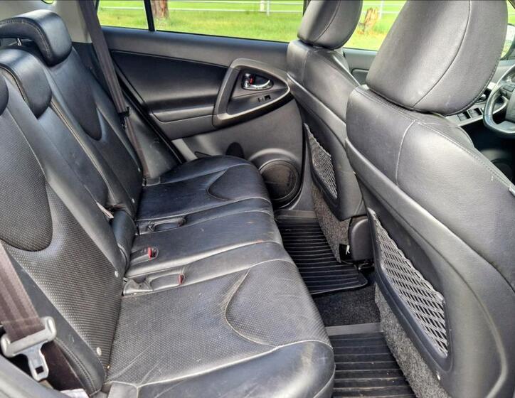 Toyota RAV4 17