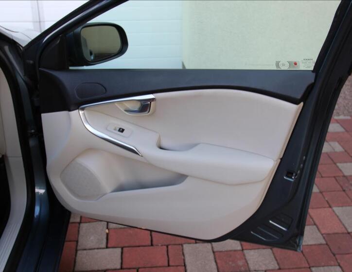Volvo V40 18