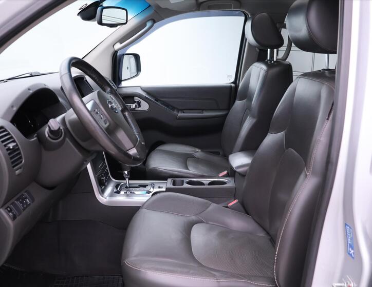 Nissan Navara 11