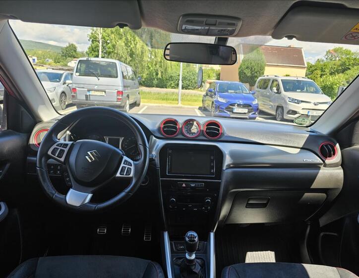 Suzuki Vitara 5