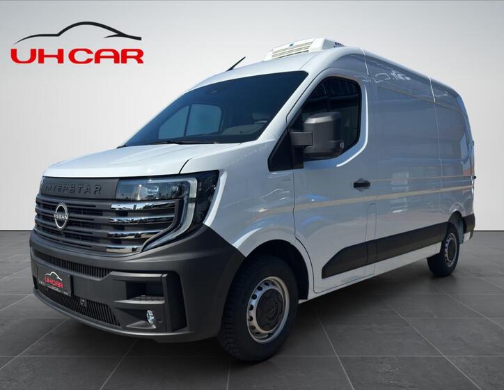 Nissan Interstar 1