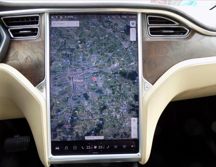 Tesla Model X 38