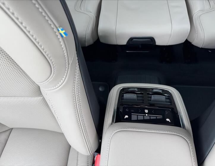 Volvo XC90 16