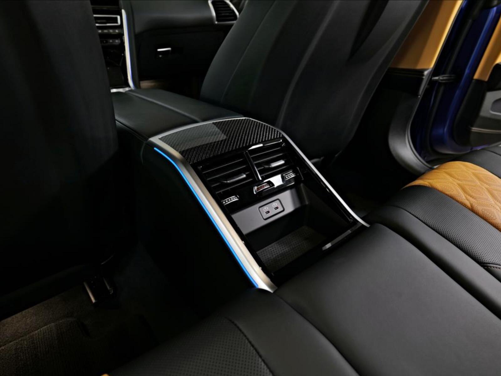 BMW Řada 8 37