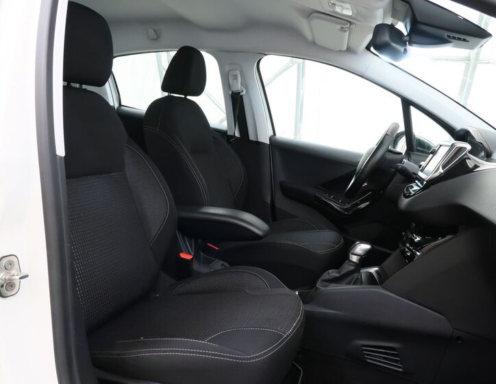 Peugeot 208 18