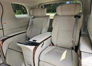 Lexus LM 350h 11