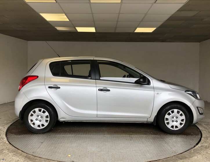 Hyundai i20 8