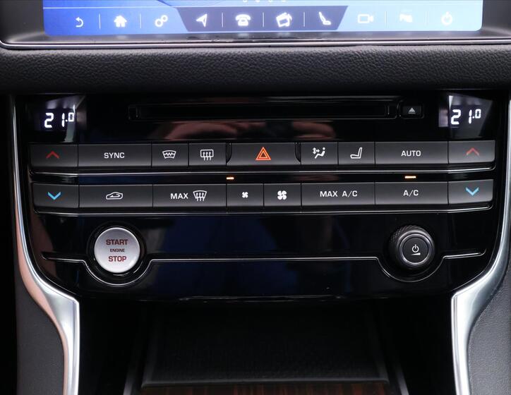 Jaguar XF 33