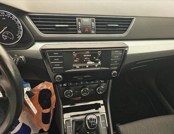 Škoda Superb 16