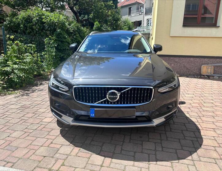 Volvo V90 2