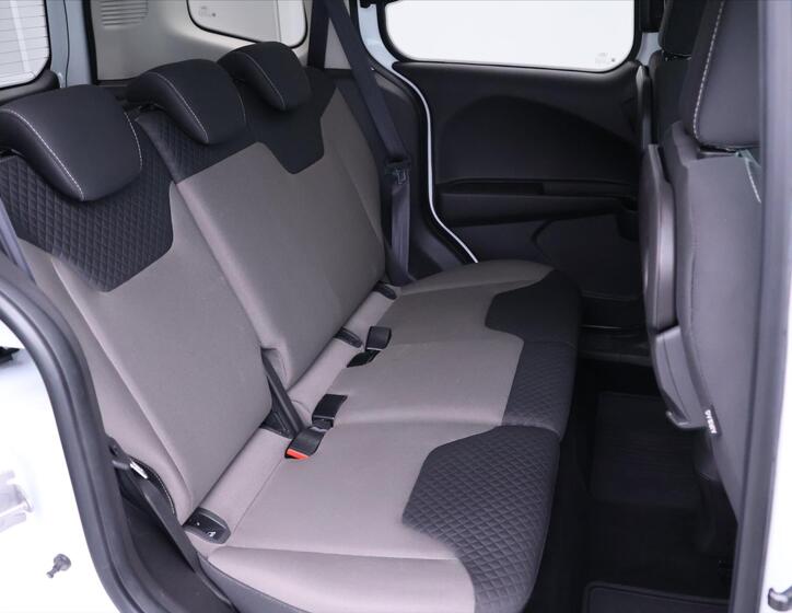 Ford Tourneo Courier 12
