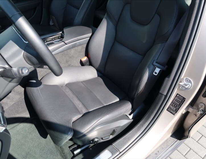 Volvo V90 28