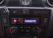 Land Rover Defender 22