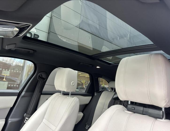 Land Rover Range Rover Velar 13