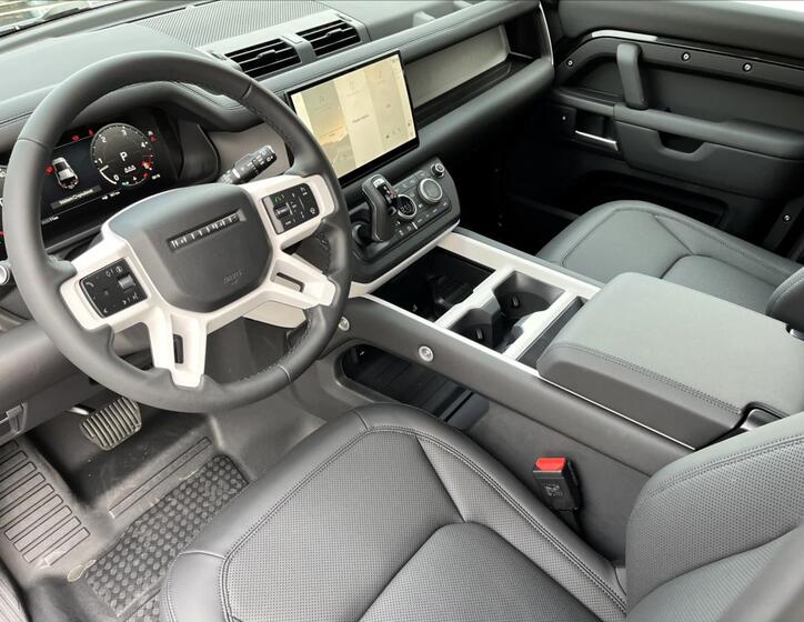 Land Rover Defender 12