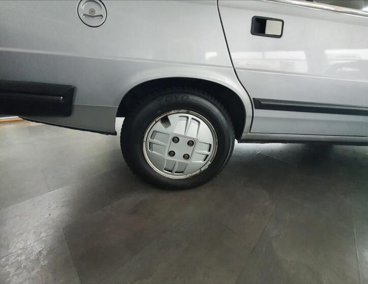 Peugeot 305 10