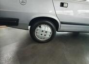 Peugeot 305 10