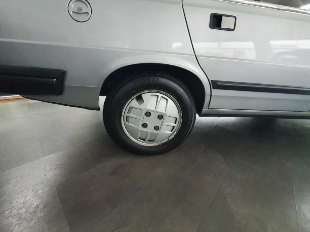 Peugeot 305